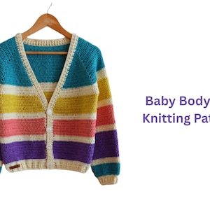 Puede incluir: Un cárdigan de bebé a rayas multicolores en tonos turquesa, amarillo, rosa, morado y crema, colgado de una percha de madera. El texto "Baby Bodysuit Knitting Pattern" es visible en el lado derecho.