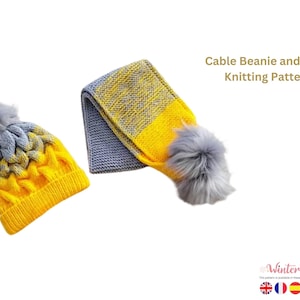 Pode incluir: Um conjunto de gorro e cachecol de malha canelada em amarelo e cinza. O gorro tem um design de malha canelada e um pompom cinza. O cachecol é cinza e amarelo com um pompom cinza. O texto "Cable Beanie and Scarf Knitting Pattern" é visível.