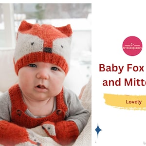 Op de afbeelding: Een baby draagt een gebreide vossenmuts en wanten. De muts en wanten zijn oranje en wit met zwarte accenten. De baby draagt een grijze romper met een bruine slabbetje.