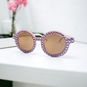 Girl&#39;s bedazzled rhinestone sunglasses