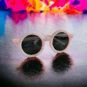 Girl&#39;s bedazzled sunglasses