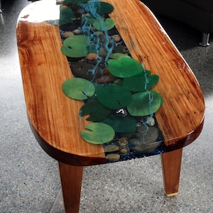 Mesa de centro con almohadilla de lirio de arce