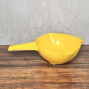Vintage Tupperware 1200-1 Yellow 1 Quart Strainer Colander With Handle Hang Hole