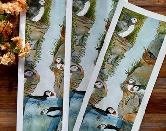 wydruk „Domowe” maskonury na skalistym klifie