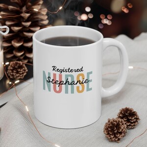 Personalisierte Krankenschwester Kaffeetasse, Krankenschwester Wertschätzung Geschenk, Nursing School Geschenk, Krankenschwester Teetasse, Geschenk für neue Krankenschwester, Registered Nurse Geschenk