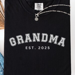 Comfort Colors® Grandma Shirt, Personalized Grandma Shirt, Mother&#39;s Day Gift, Grandma&#39;s Birthday Shirt, Gift for Grandma, Grandma EST shirt