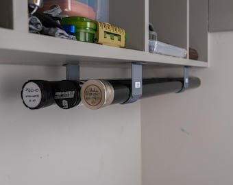 Soporte para cañas de pescar con mosca / Montaje bajo estante y en techo / Triple estante / Almacenamiento de equipo de pesca con mosca / Hecho en EE. UU.