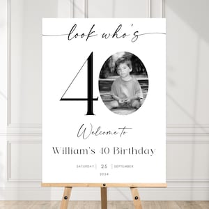 Willkommensschild zum 40. Geburtstag, Foto-Geburtstag-Willkommensvorlage, Look Who's 40, bearbeitbares Willkommensplakat, Geburtstags-Willkommensschild für Männer JEF38