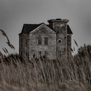 Gloomy Light House - 8x10 Fotos, Rahmen separat erhältlich