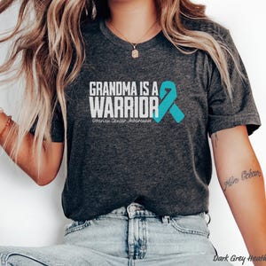 Shirt eierstokkanker, cadeau voor oma, cadeau voor kankeroverlevende, ondersteuningsshirt, ovariumkanker bewustzijn, shirt oma kanker, T-shirt vechter