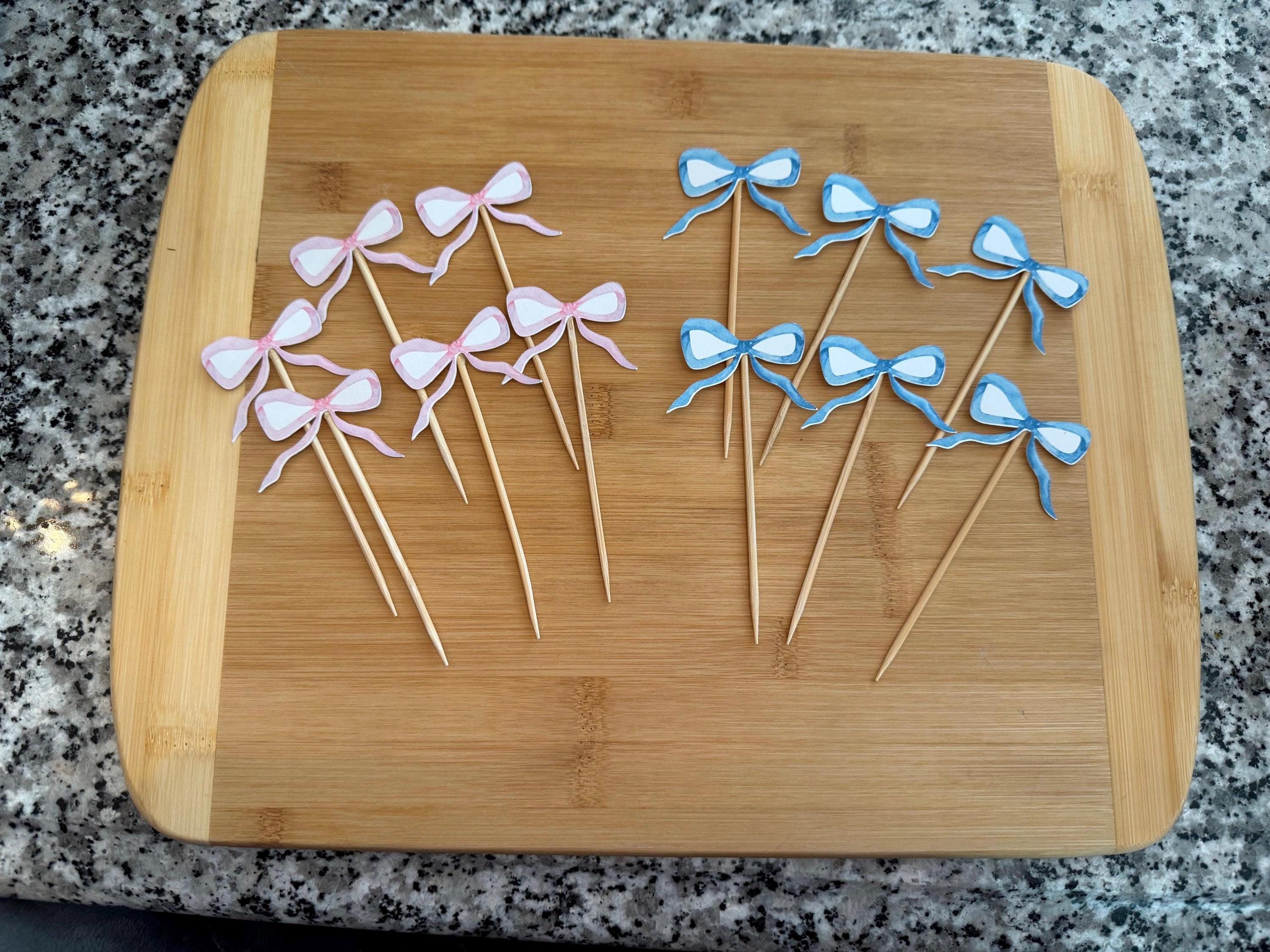 Le sexe rose et bleu layette révèle des décorations pour cupcakes avec un nœud, un gâteau d'anniversaire pour baby shower, une décoration pour cupcakes des jumeaux