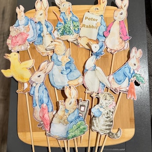 Mesa de Baby Shower vintage personalizada o en blanco con diseño de Peter Rabbit y sus amigos de Beatrix Potter o arreglo de plantas, estacas para brochetas, tarjetas de lugar para cumpleaños