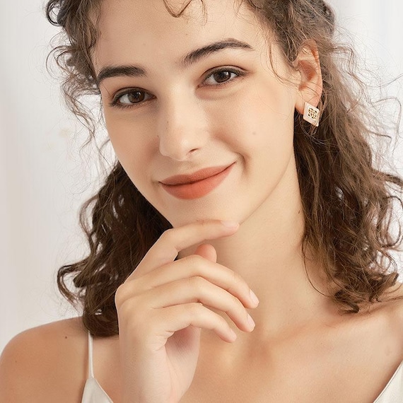 Vintage Diamond-shaped openwork pattern Stud Earr… - image 3