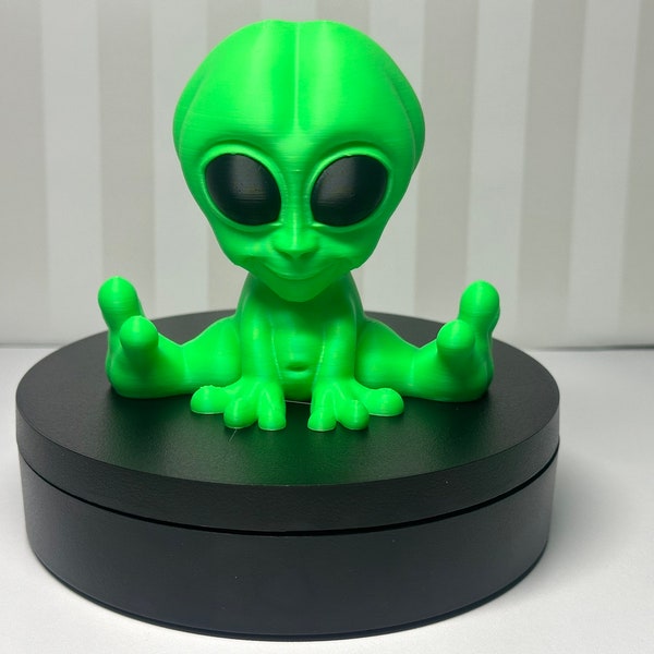 3D Printed Cute Alien Figurine - Whimsical Extraterrestrial Decor