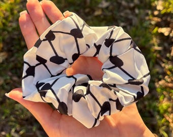 Black and White Keffiyeh Hair Scrunchie | Palestine Hair Accessory | Great for All Hair Types | Gift for Her