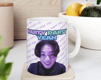 Taza de Jungkook 'Party Party Yeah' / Taza de café con meme divertido de BTS / Regalo para ARMY