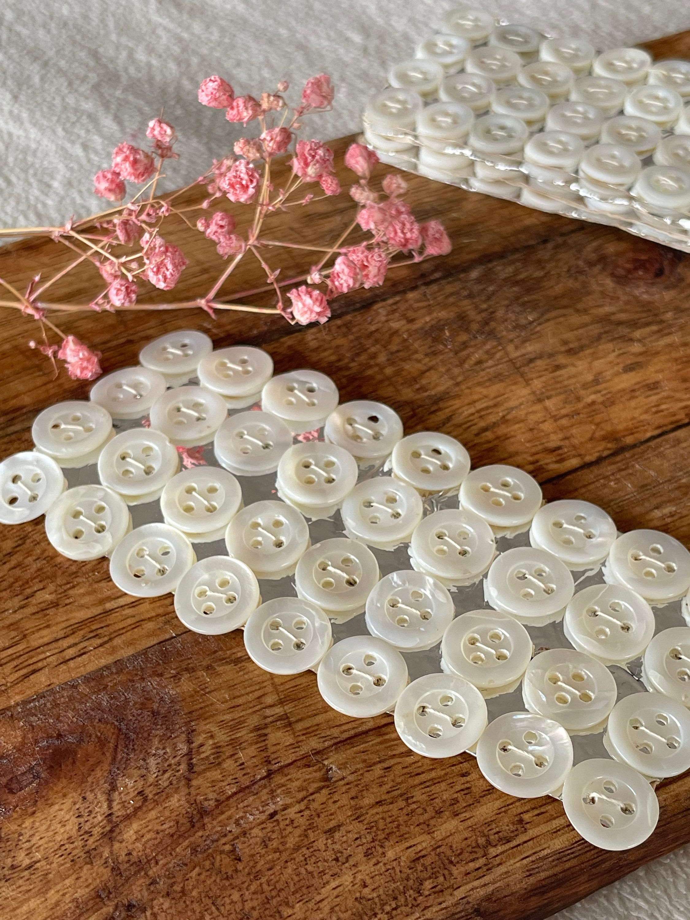 Botones De Concha De Nácar Teñidos En Tono Dorado, 22 Mm, 36 L, 7/8", Perlados, 2 Agujeros Para Coser, 6 Piezas, Concha Rústica Curvada, Agujeros De 2 Mm, 1 Mm A 3 Mm De Grosor - España