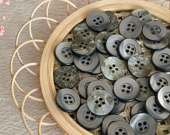15 boutons en nacre grise