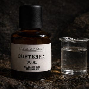 Baza zapachowa SUBTERRA Atmospheric | Akord bursztynu podziemnego | Ciemnodrzewny materiał perfumeryjny