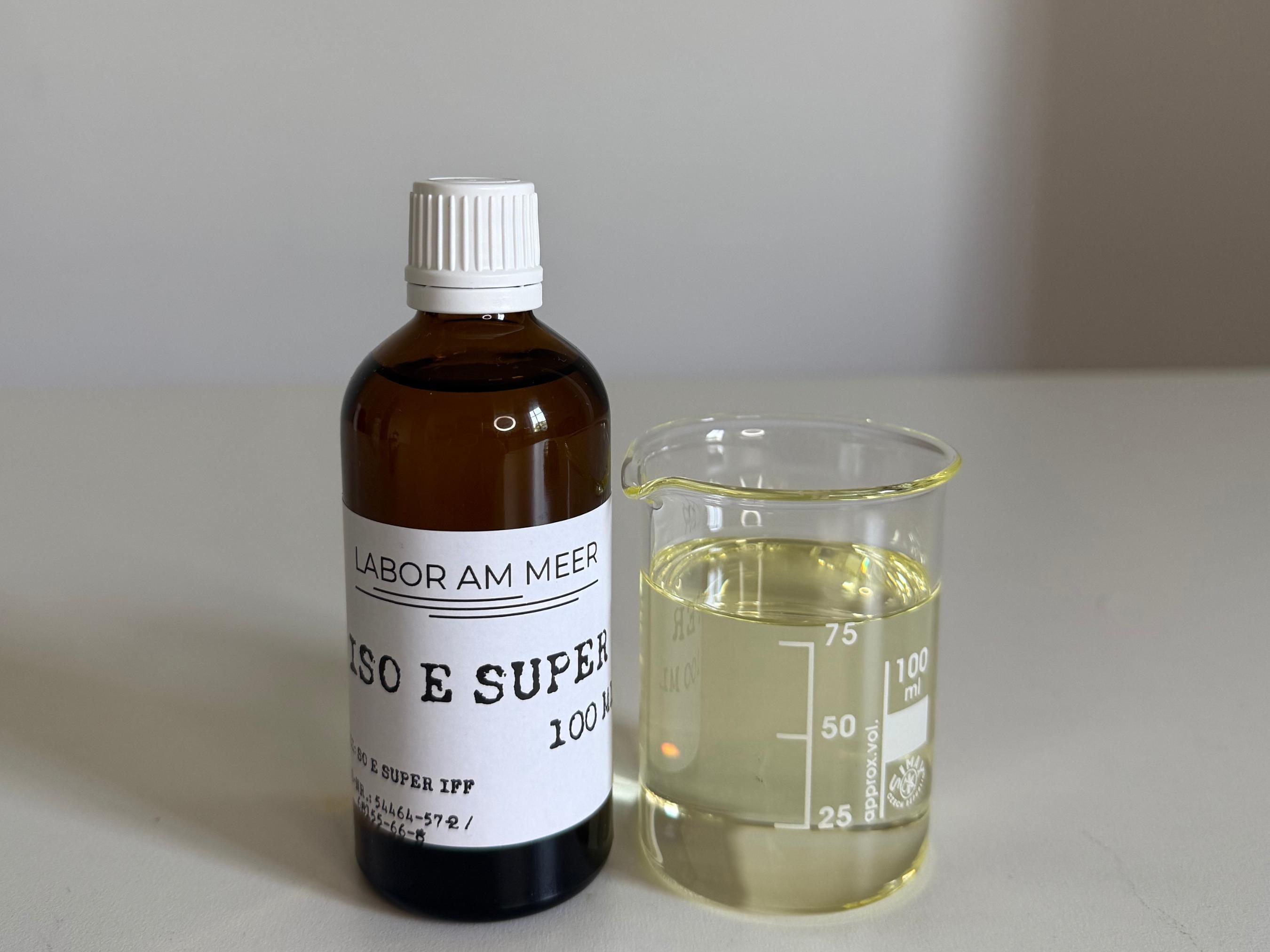 Iso E Super Fragrance Molecule: Velvety Woody Scent - IFF Original