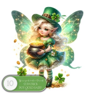 Pode incluir: Uma fada verde com asas brilhantes segura um pote de ouro. Ela usa um chapéu verde com um trevo e um vestido verde com detalhes brancos. A fada está em pé em um leito de moedas de ouro e trevos. Design Studio Trend St. Patrick Pot Gold Fairy.