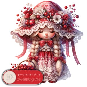Puede incluir: Una muñeca gnomo roja y blanca con un gorro rojo con capucha y un borde de encaje blanco. El gnomo sostiene una cesta de arándanos rojos. La muñeca lleva un vestido rojo con un borde de encaje blanco y tiene trenzas rubias. La muñeca está rodeada de bayas rojas y flores blancas.
