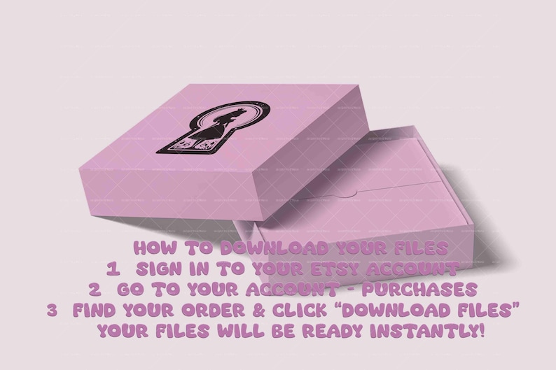 Pu&ograve; includere: Una scatola rosa con un design a forma di buco della serratura e il testo "HOW TO DOWNLOAD YOUR FILES 1 SIGN IN TO YOUR ETSY ACCOUNT 2 GO TO YOUR ACCOUNT - PURCHASES 3 FIND YOUR ORDER & CLICK "DOWNLOAD FILES" YOUR FILES WILL BE READY INSTANTLY!"