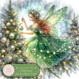 Puede incluir: Un hada verde con un vestido y alas verdes decora un árbol de Navidad con adornos. El hada lleva una corona de flores en la cabeza y el pelo largo y rojo. El texto "Design Studio Trend Christmas Decor Green Fairy" está en la parte inferior de la imagen.