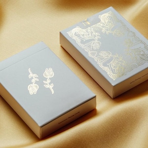 Innocence Gold Foil Edition Playing Cards – Limitierte Luxus-Sammlerkarten mit goldener Veredelung | Ideal für Magier, Cardistry und Sammler