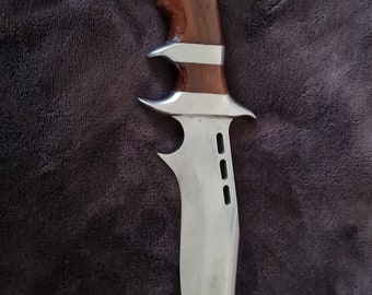Hunting Knife With Wallnut Handle - Hunt Big Game with This Beast of a Hunting Knife