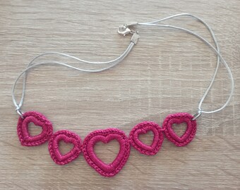 Collar de corazones a crochet