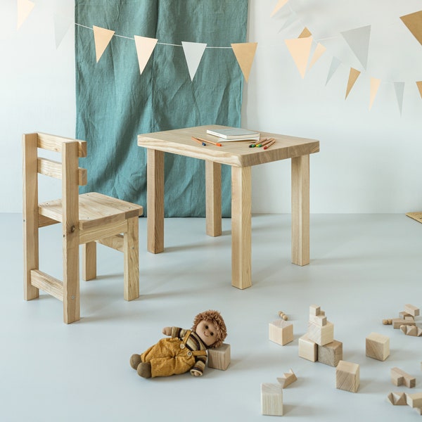 Set sedie da tavolo per bambini in età prescolare, tavolo e sedia per bambini, mobili Montessori, mobili minimalisti per bambini, tavolo e sedia in legno per bambini
