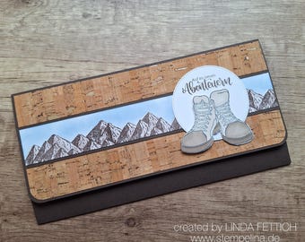 Gift voucher packaging for a birthday for mountain enthusiasts with hiking boots - with real cork paper - packaging and greeting card in one.