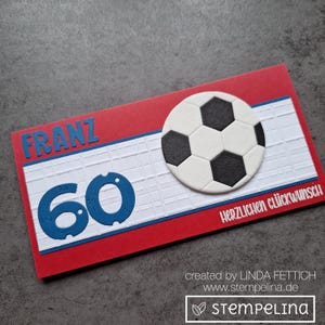 handgemachte Fußballkarte zum Geburtstag in Vereinsfarben - personalisiert mit Namen und Alter - rot weiß blau - für Fußballfans