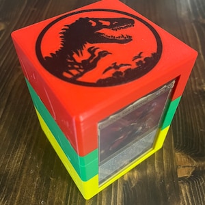 Caixa de baralho MTG Commander com carregador superior e tema de dinossauro impressa em 3D personalizável