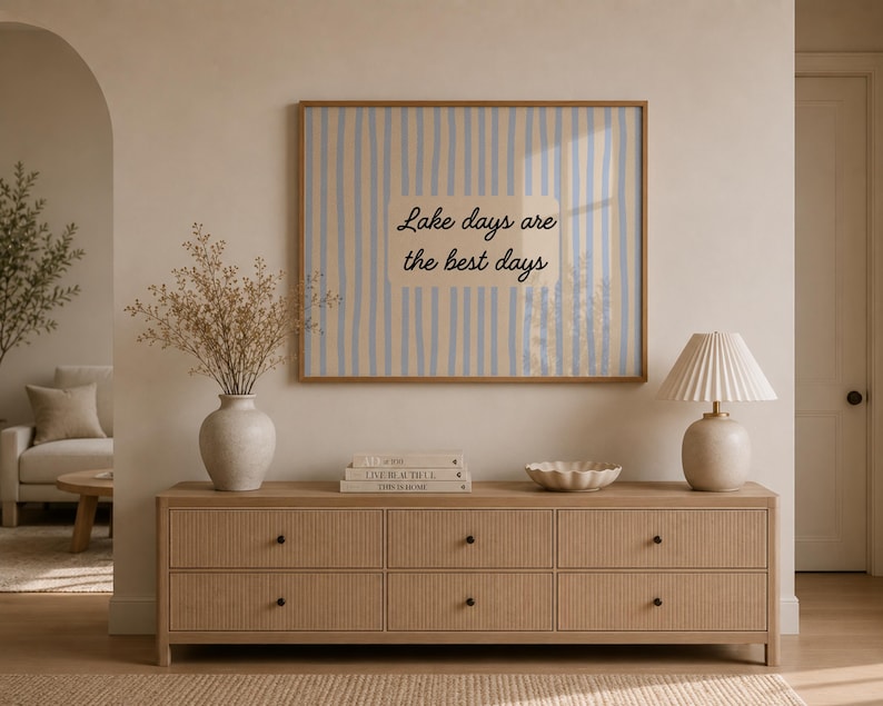 Wandbild „Seetage sind die besten Tage“, Dekoration fürs Seehaus, Schild fürs Seehaus, Kunst fürs Seehaus, Poster mit blauen Streifen (Digitaler Download, Querformat) Bild 2