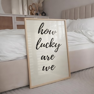 Impresión "Qué suerte tenemos": Arte tipográfico minimalista (descarga digital)