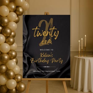 Letrero de bienvenida editable en negro y amarillo mostaza, letrero imprimible para fiesta de cumpleaños completamente negro, plantilla elegante de póster de cumpleaños de seda satinada.