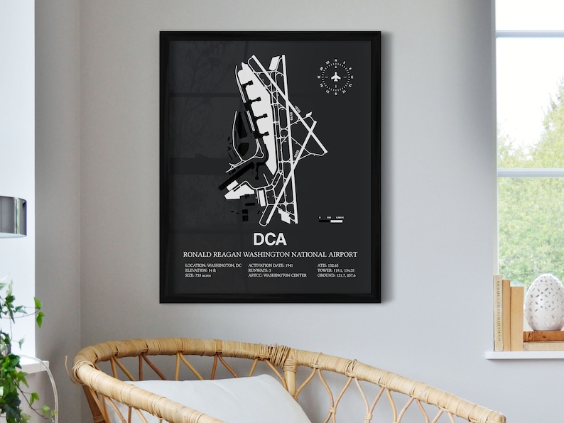 Carte de l'aéroport DCA, impression encadrée de l'aéroport national Ronald Reagan de Washington, décoration aviation, cadeau de pilote Gray w/ Black Frame