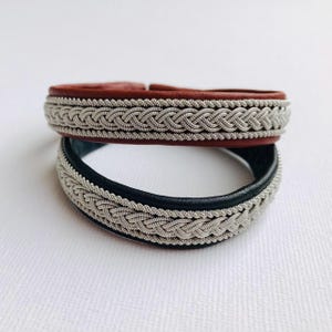 Lapland Sami-rendierleren armband &quot;JOKK&quot;, traditioneel handgemaakt zilver/tinnen gevlochten draad Scandinavisch Zweeds handwerk, unisex manchet