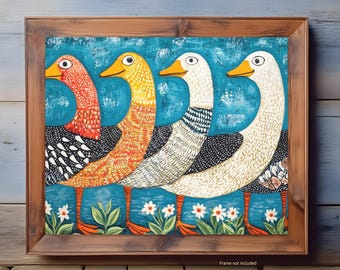 Puede incluir: Una pintura enmarcada de cuatro gansos con plumas coloridas y estampadas. Los gansos están de pie en fila sobre un fondo azul con flores blancas. El marco es de madera marrón.