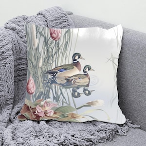 Nature-Inspired Duck Throw Pillow Cover, Rustic Wildlife Cushion, Waterfowl Decorative Pillow, Elegant Farmhouse Home Accent