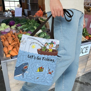 "Lustige ""Let's Go Fischen"" Design Strandtasche - Quirky Geschenk für Angelfreunde - Reel in the Laughs."