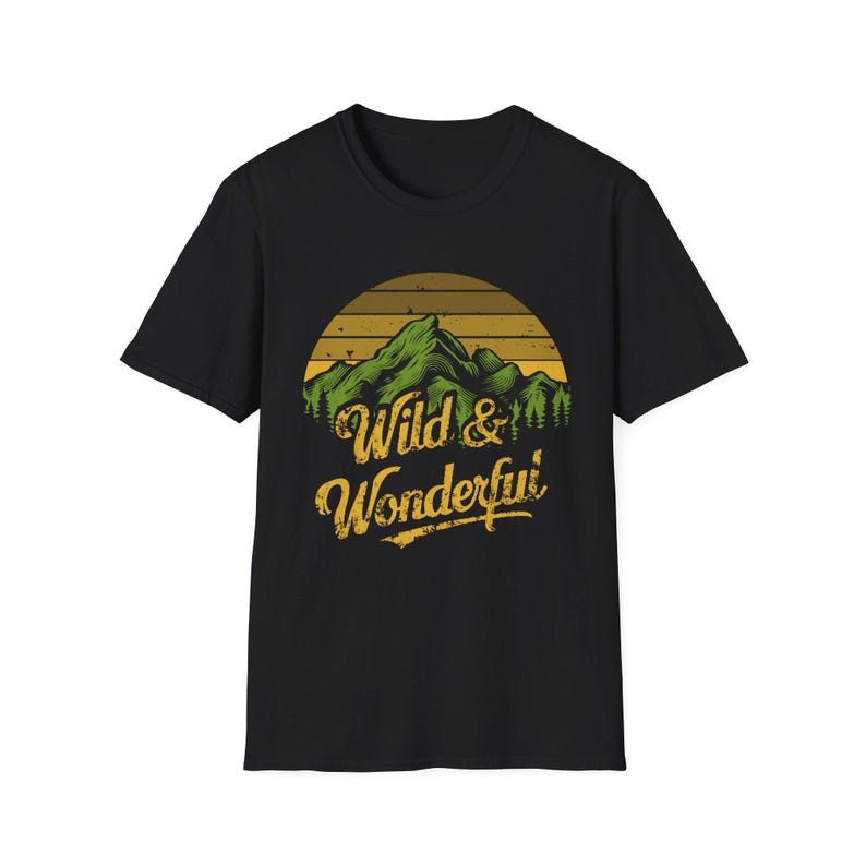 Camiseta gráfica Wild and Wonderful, camiseta de Virginia Occidental, camiseta de WV, Wild and Wonderful, Take me Home Country Roads, azul y dorado, Mountain Mama imagen 2