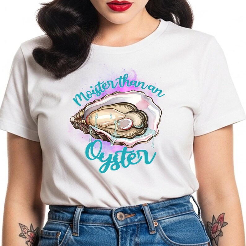 Camiseta gráfica "Más húmeda que una ostra" / Camiseta retro divertida para ella / Camiseta con humor sarcástico / Regalo inspirado en el océano / Camiseta original y llamativa imagen 1