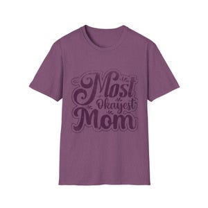 Most Okayest Mom Graphic Tee - Perfect Gift for Mother's Day Bild 2