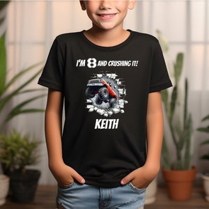 キッズカスタムバースデーシャツ、男の子用モンスタートラックバースデーシャツ、キッズモンスタートラックシャツ、モンスタートラックバースデーパーティー、トラックバースデーシャツ