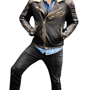 Mens Waxed Black Leather Motorbike Jacket: Quilted Shoulders, Fur Collar image 4