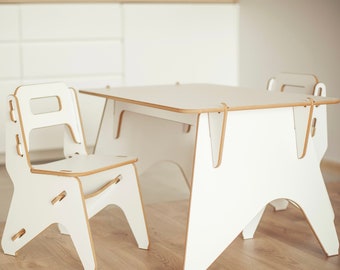 Ensemble table et chaises pour enfants Upro® NANDO/HIRUSTER, blanc. Table et chaise de salle de jeux. Ensemble d'activités