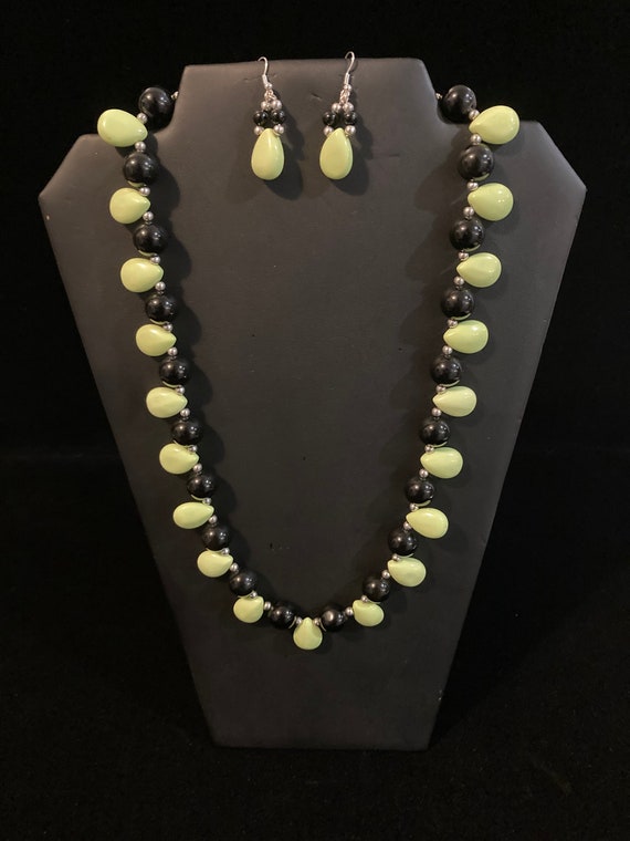 Green Turquoise and Black Onyx Necklace and Earrin